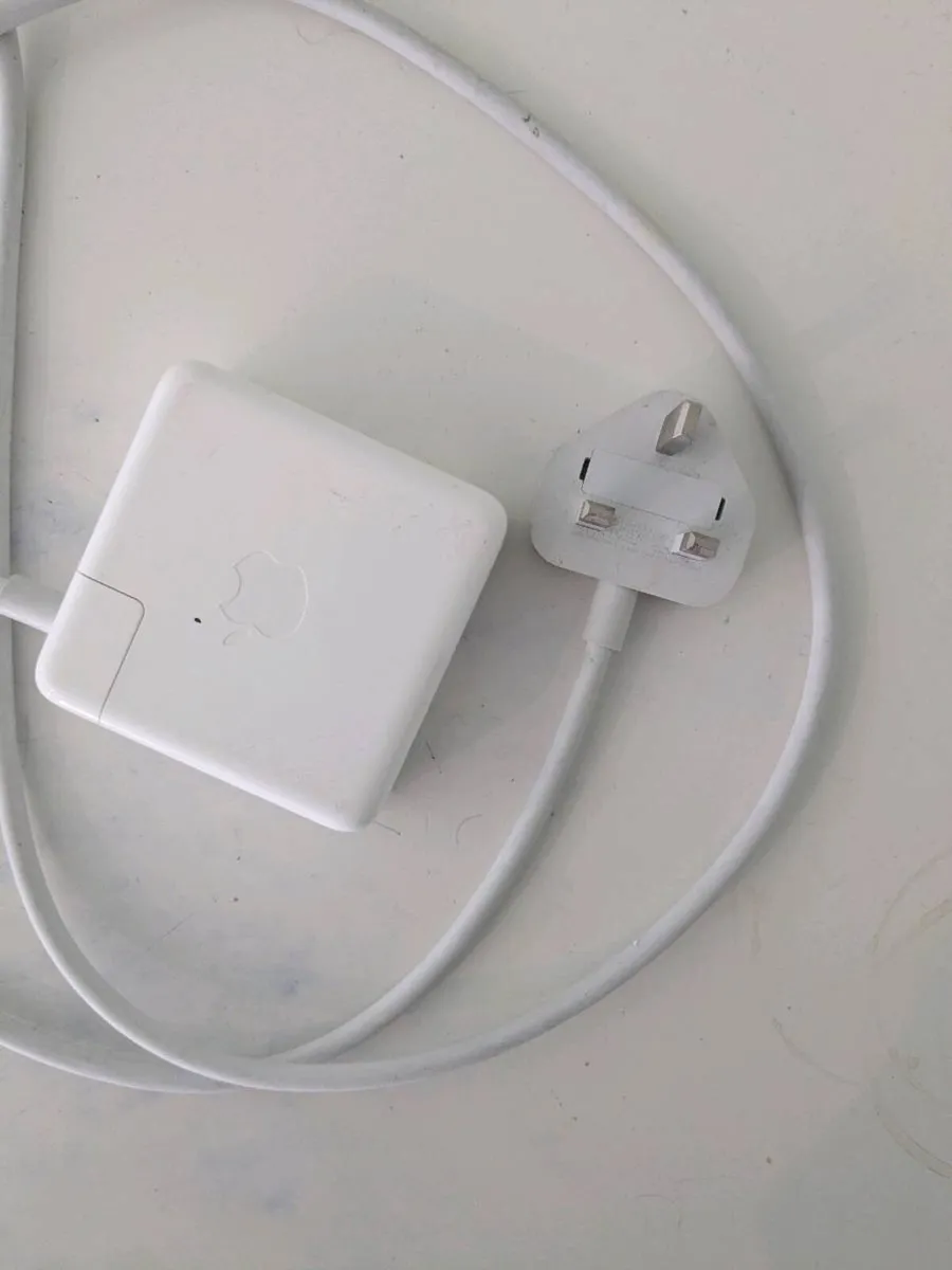 Apple MacBook USB-C Charger - Image 4