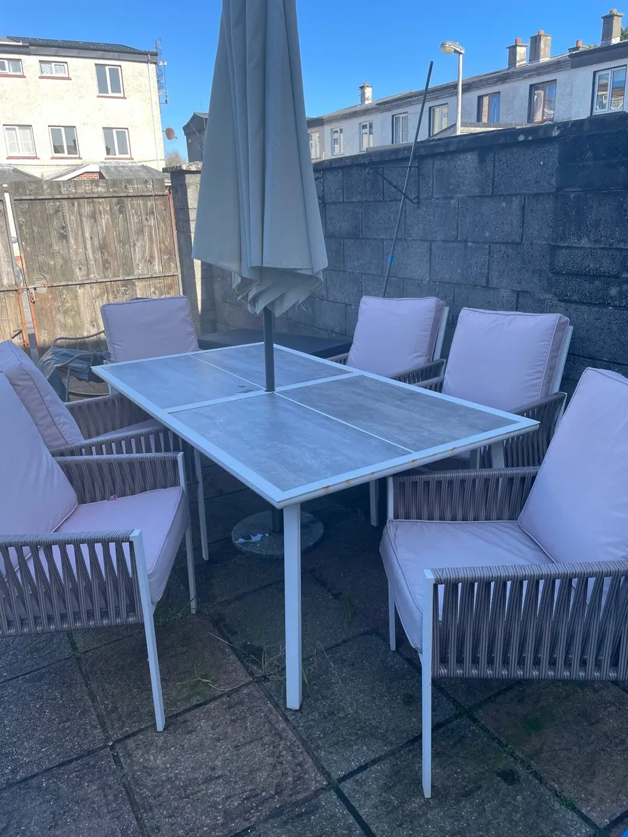 Garden furniture - Image 1