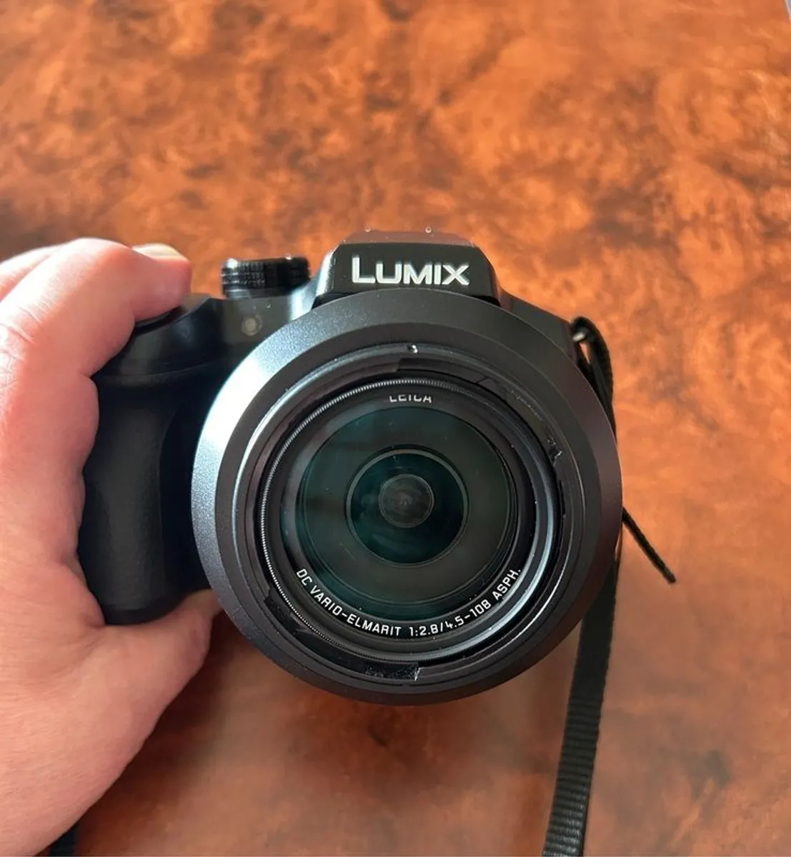 Panasonic Lumix  DMC-FZ330 Camera - Image 4
