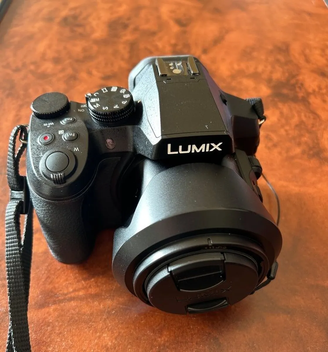 Panasonic Lumix  DMC-FZ330 Camera - Image 3