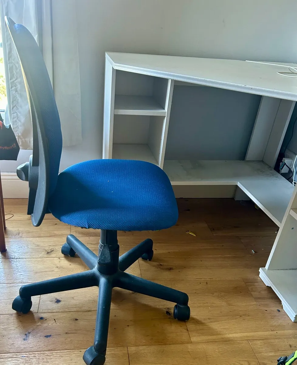 Corner desk & Swivel Chair - Image 2