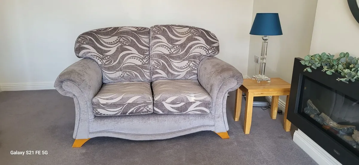 Beautiful suite of furniture  2 1/2  & 2 seater - Image 3