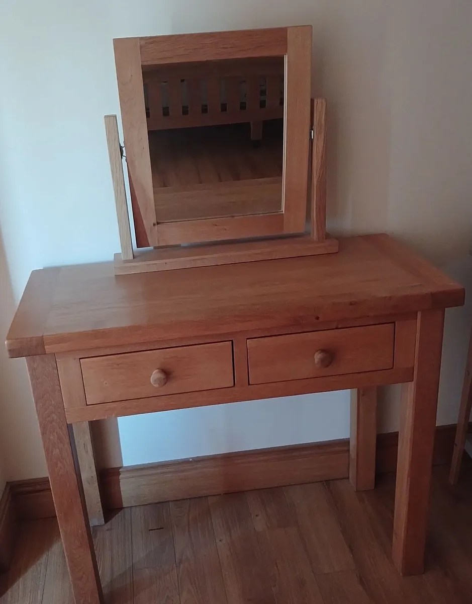Oak dressing table & mirror - Image 1