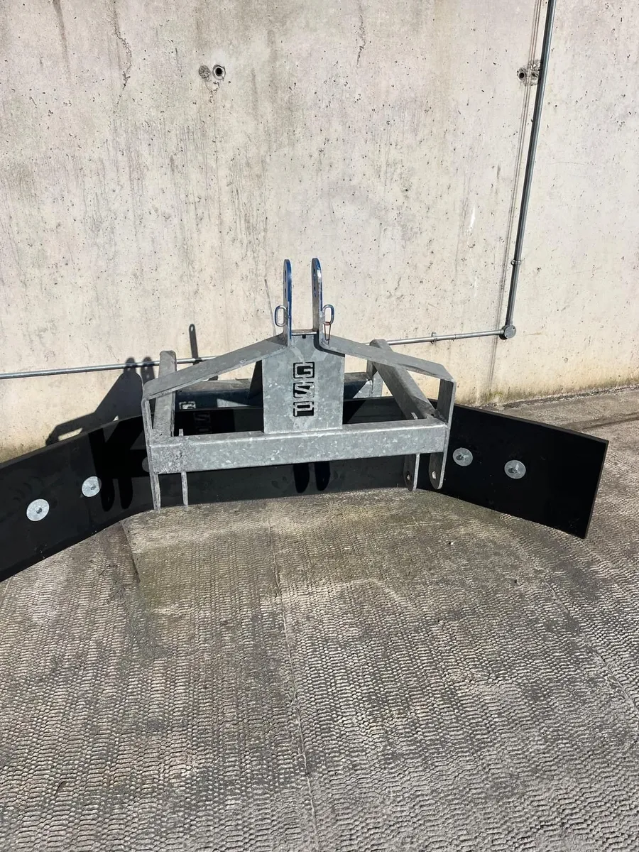 Galvanised Heavy Duty Yardscraper - Image 1