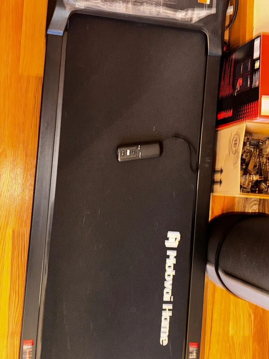 Walking pad with remote - Image 1