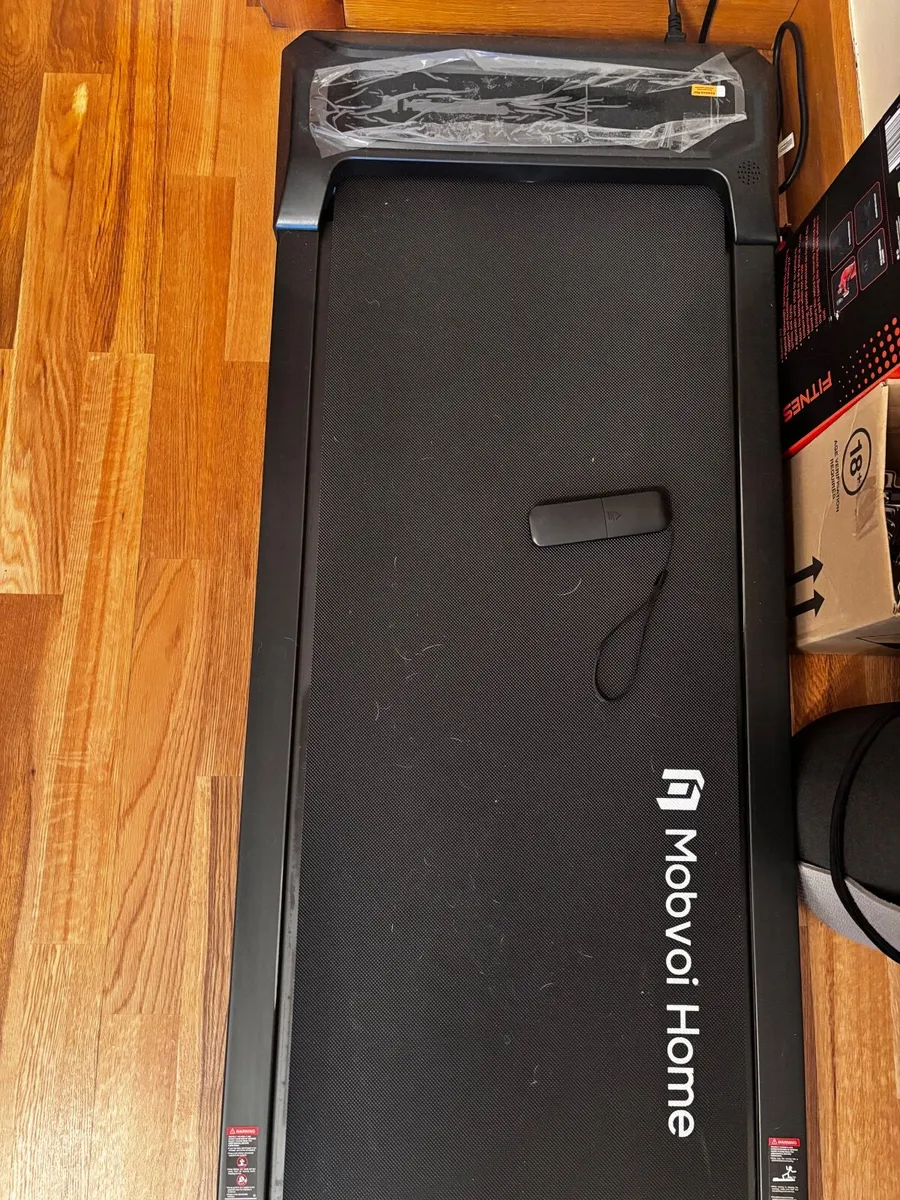 Walking pad with remote - Image 3