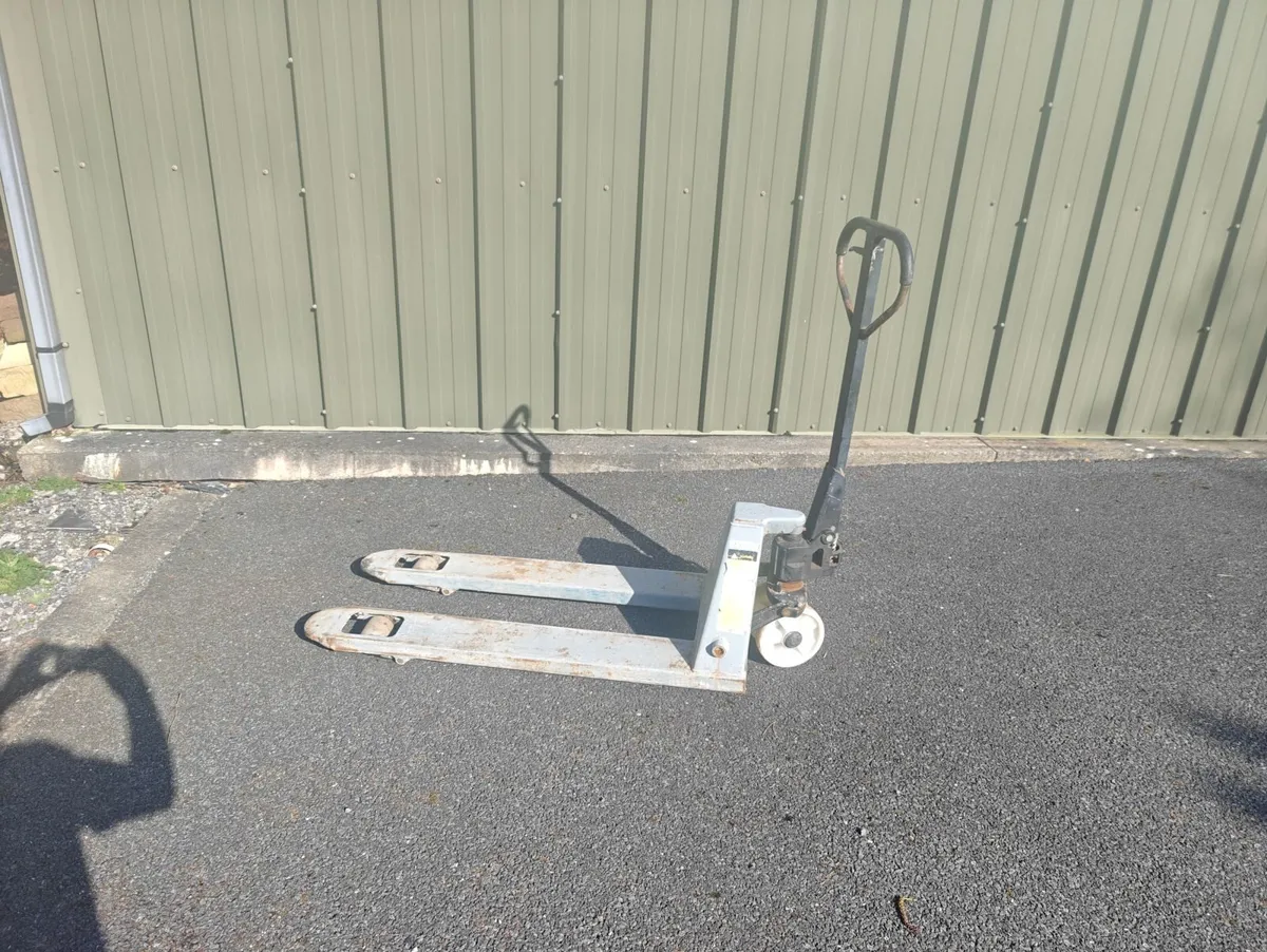 Pallet Truck - Image 1