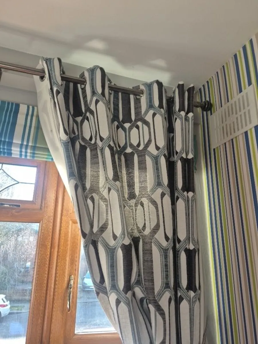 Curtains - Image 2