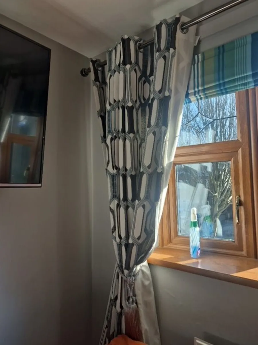 Curtains - Image 4