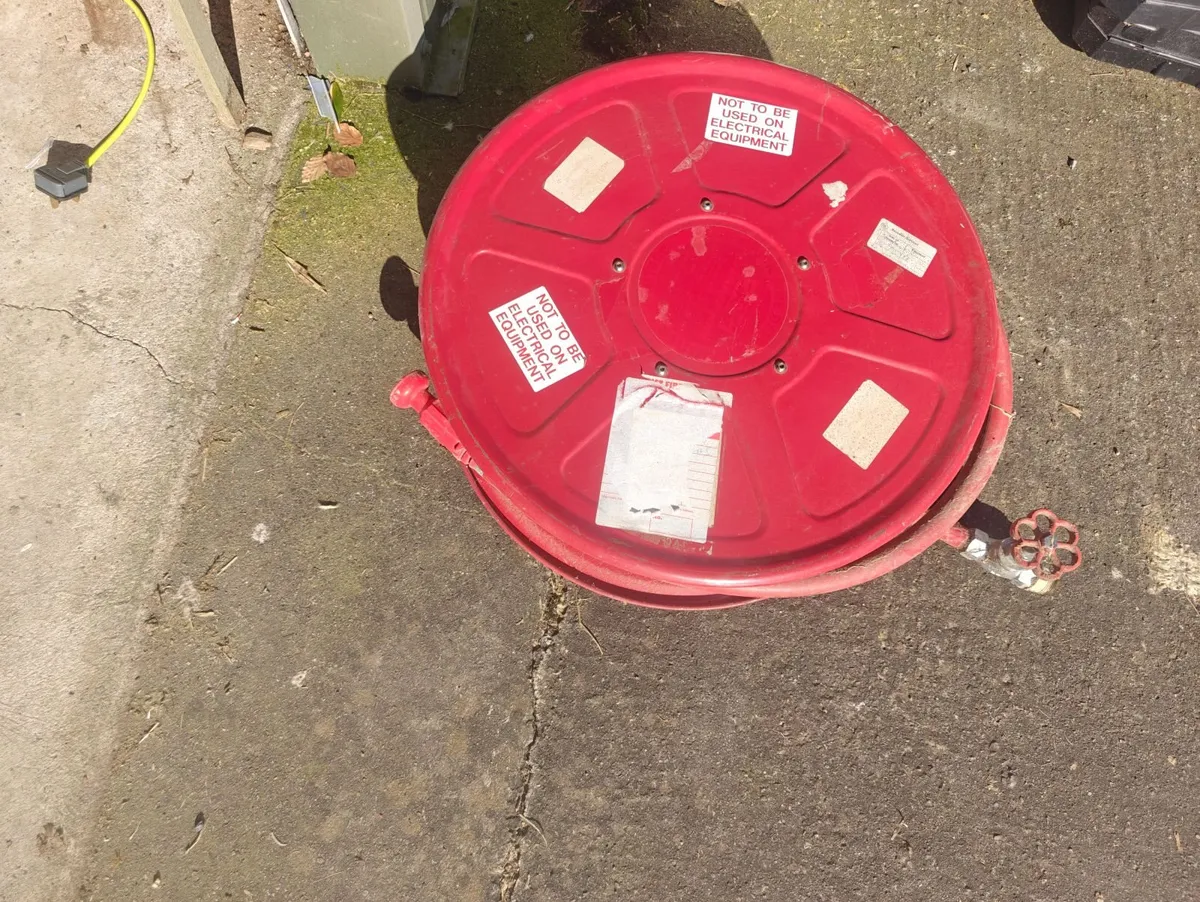 fire hose reel - Image 1