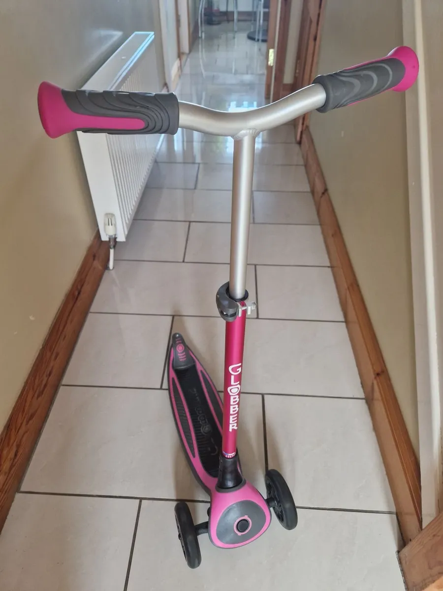 3 Wheel Scooter with Led  Wheels Pink - Image 2