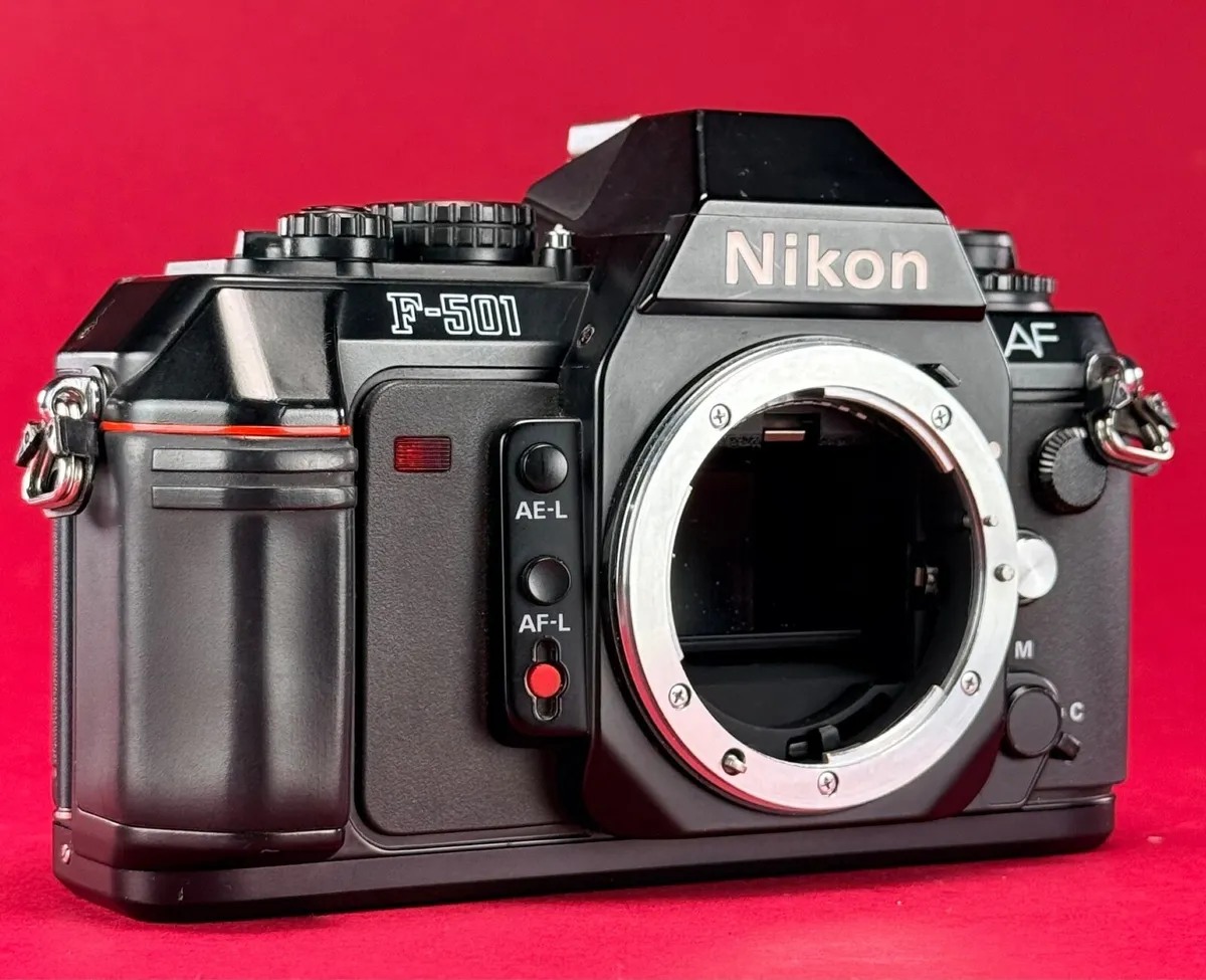 Nikon F-501 AF 35mm SLR Film Camera - Image 2