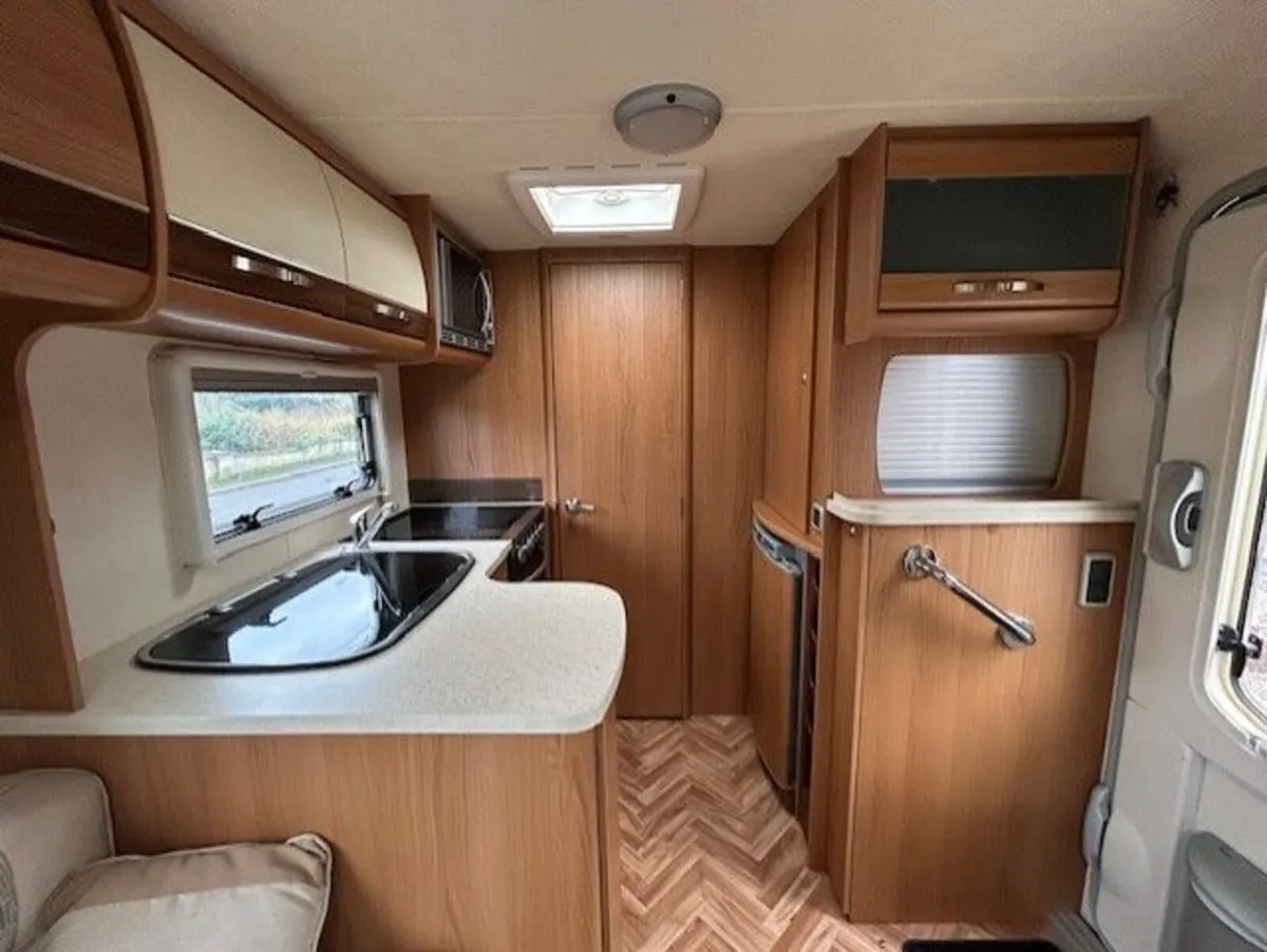 2010 AUTOCRUISE STARBURST LOW PROFILE 2 BERTH - Image 3