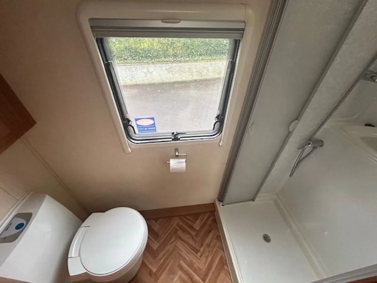 2010 AUTOCRUISE STARBURST LOW PROFILE 2 BERTH - Image 4