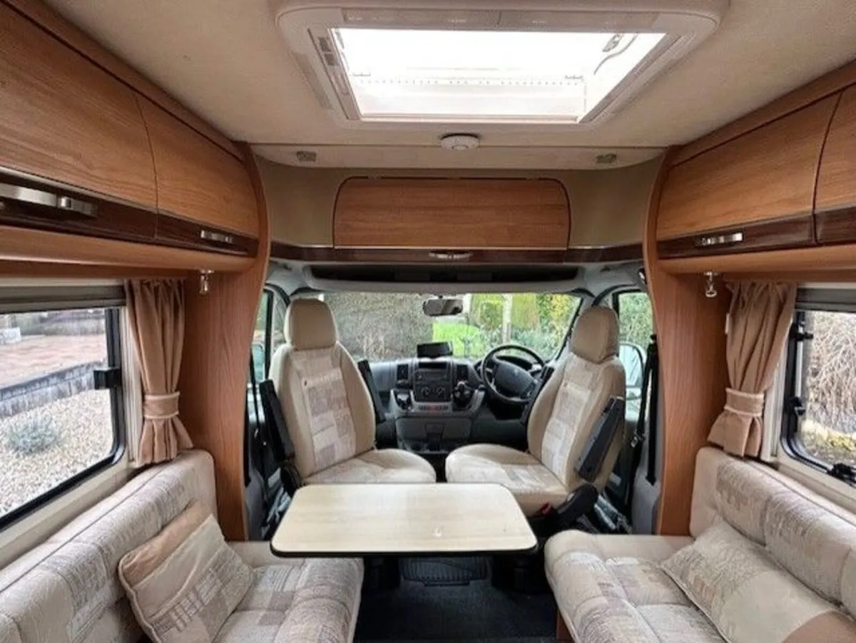2010 AUTOCRUISE STARBURST LOW PROFILE 2 BERTH - Image 2