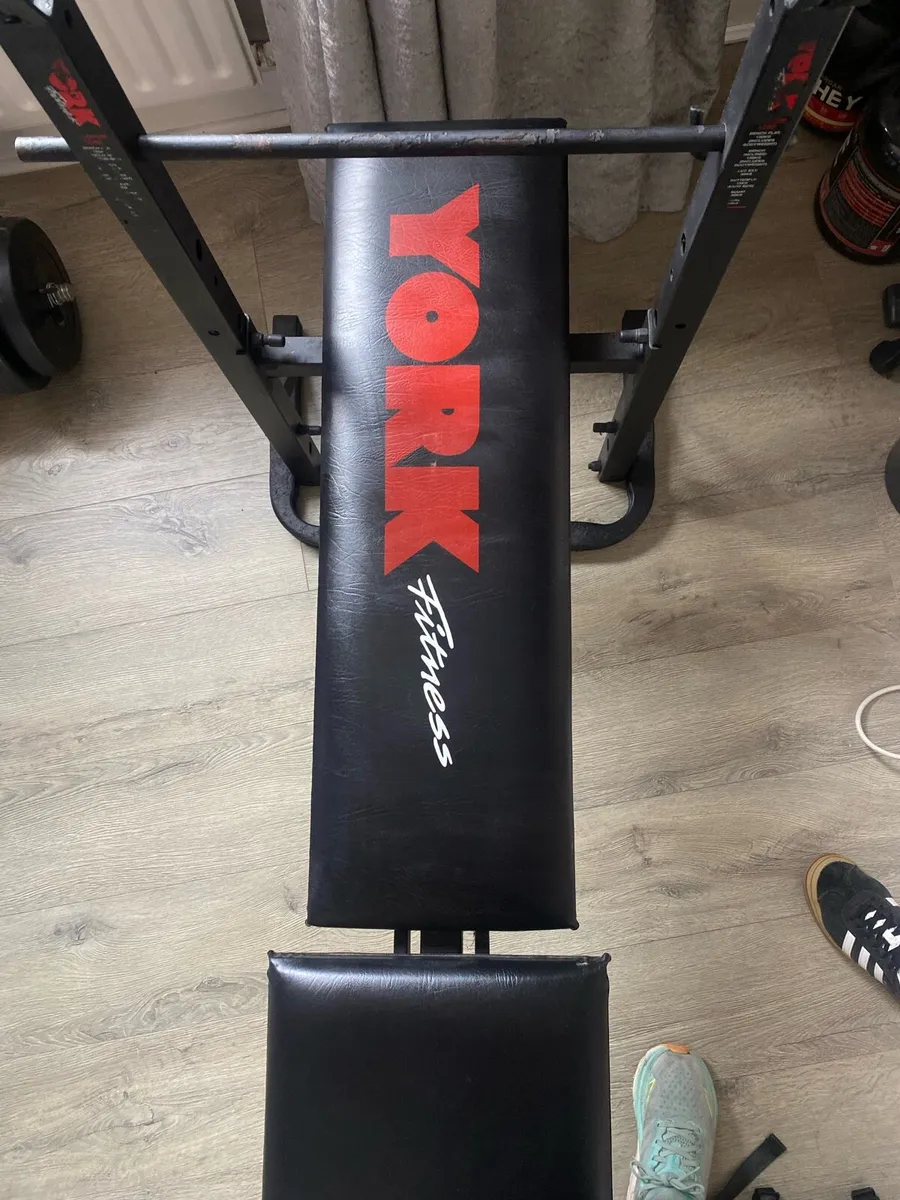 Bench with barbell rack and weights - Image 2