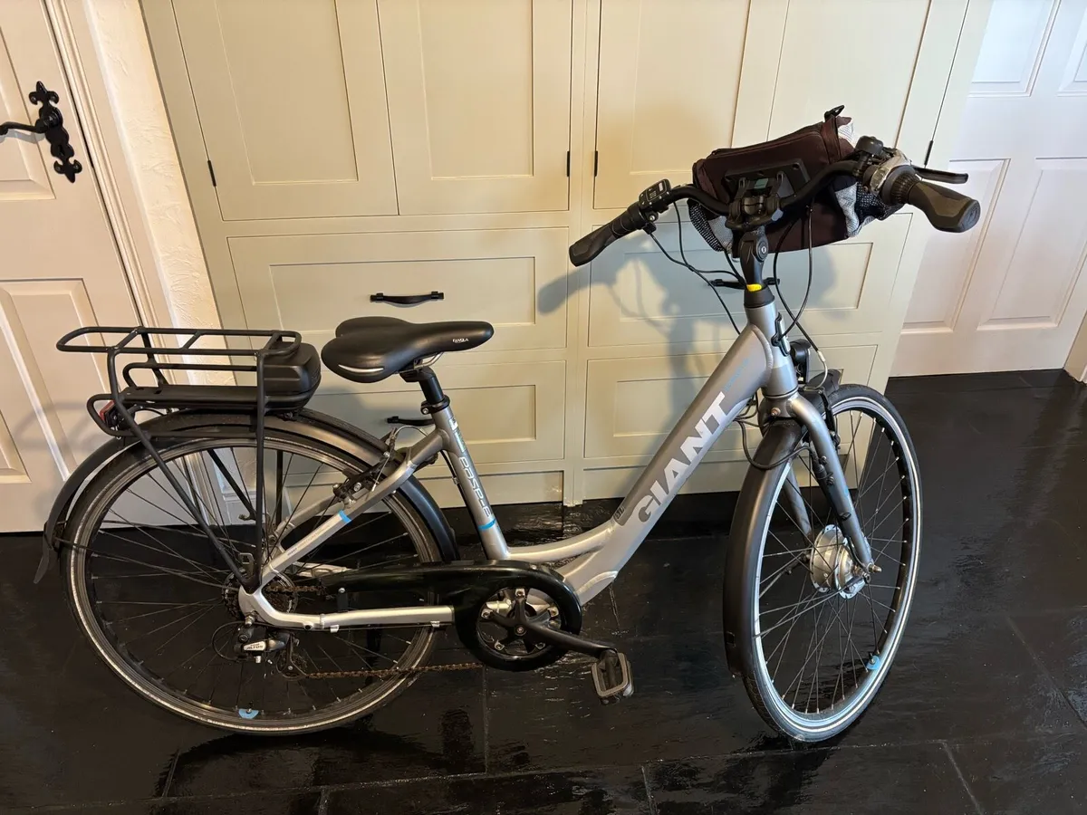 Giant ladies ease e bike - Image 1