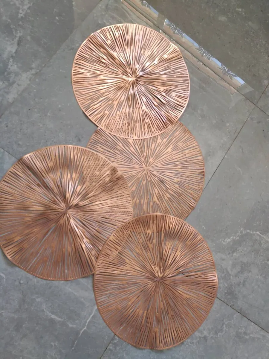 Rose gold table mats 9 euro each - Image 1
