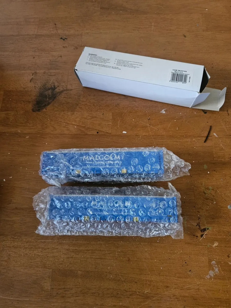 Hornby Oxford OO Gauge Malcom Containers - Image 3