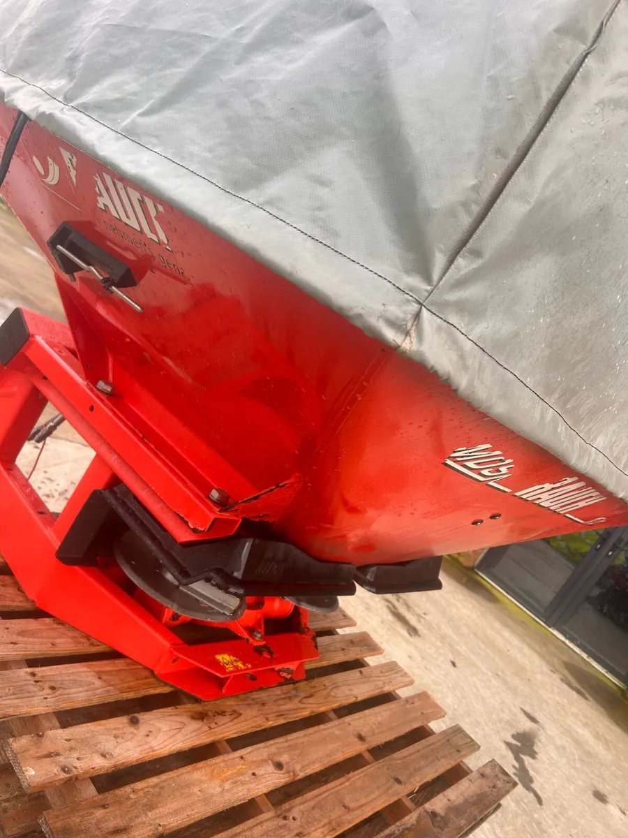 Fertiliser spreader - Image 2