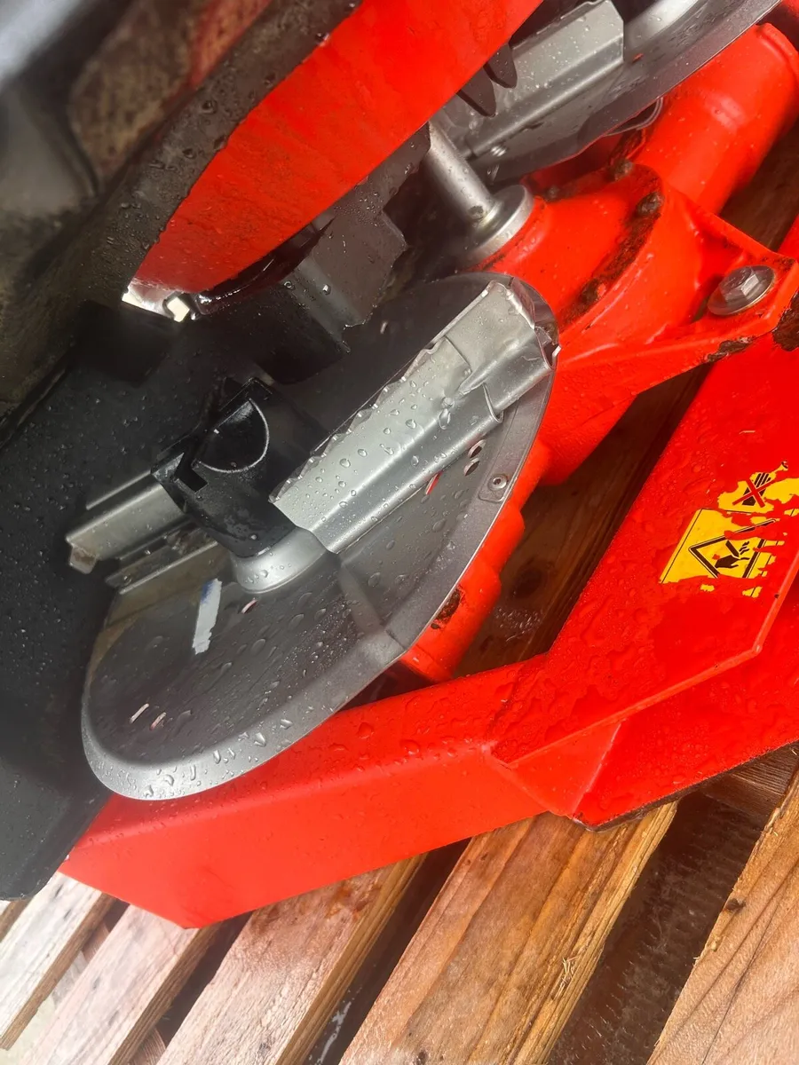 Fertiliser spreader - Image 3