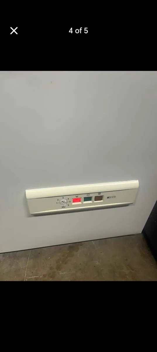 Hotpoint 3.8ft chest freezer - Image 4