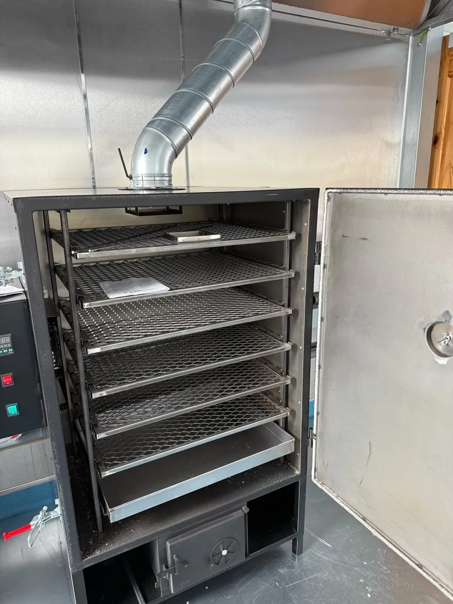 Professional smoker - Image 2