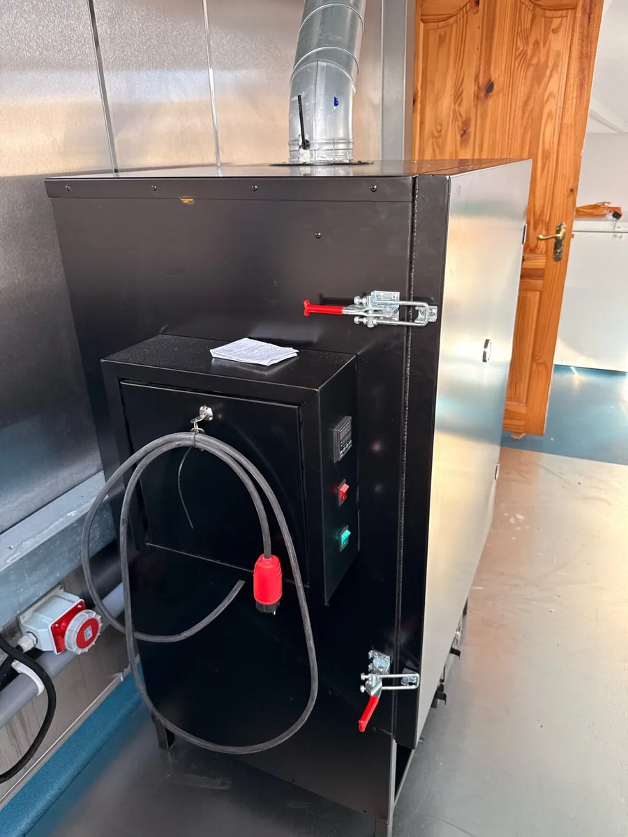 Professional smoker - Image 3