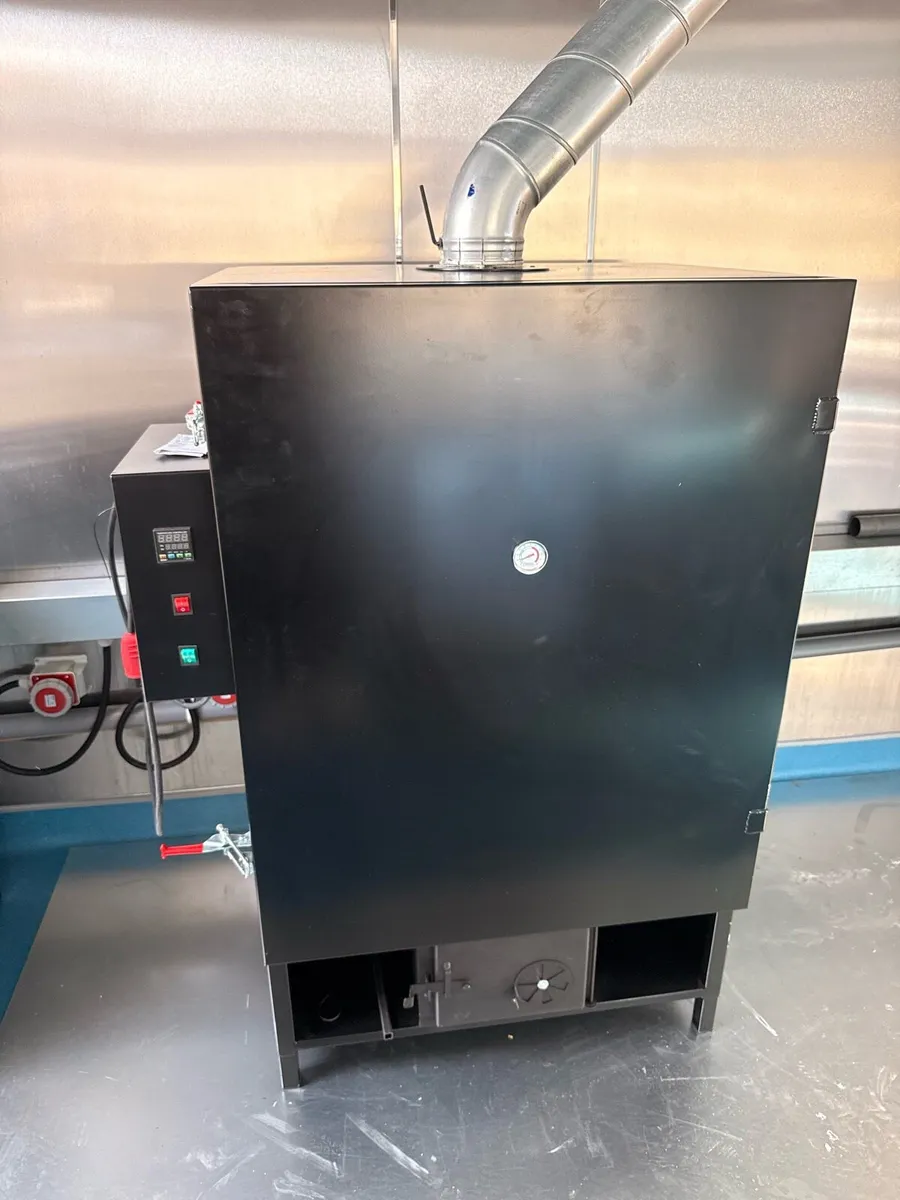 Professional smoker - Image 4