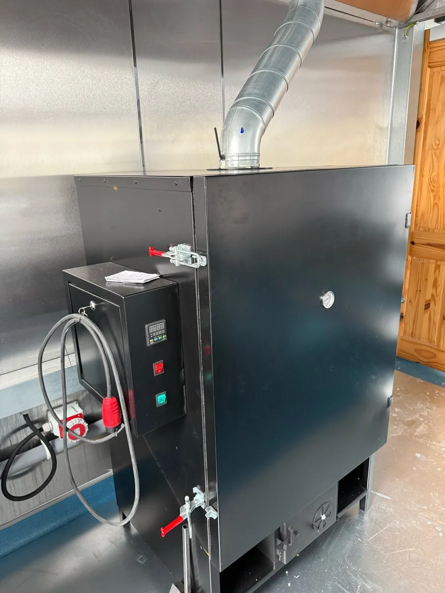 Professional smoker - Image 1