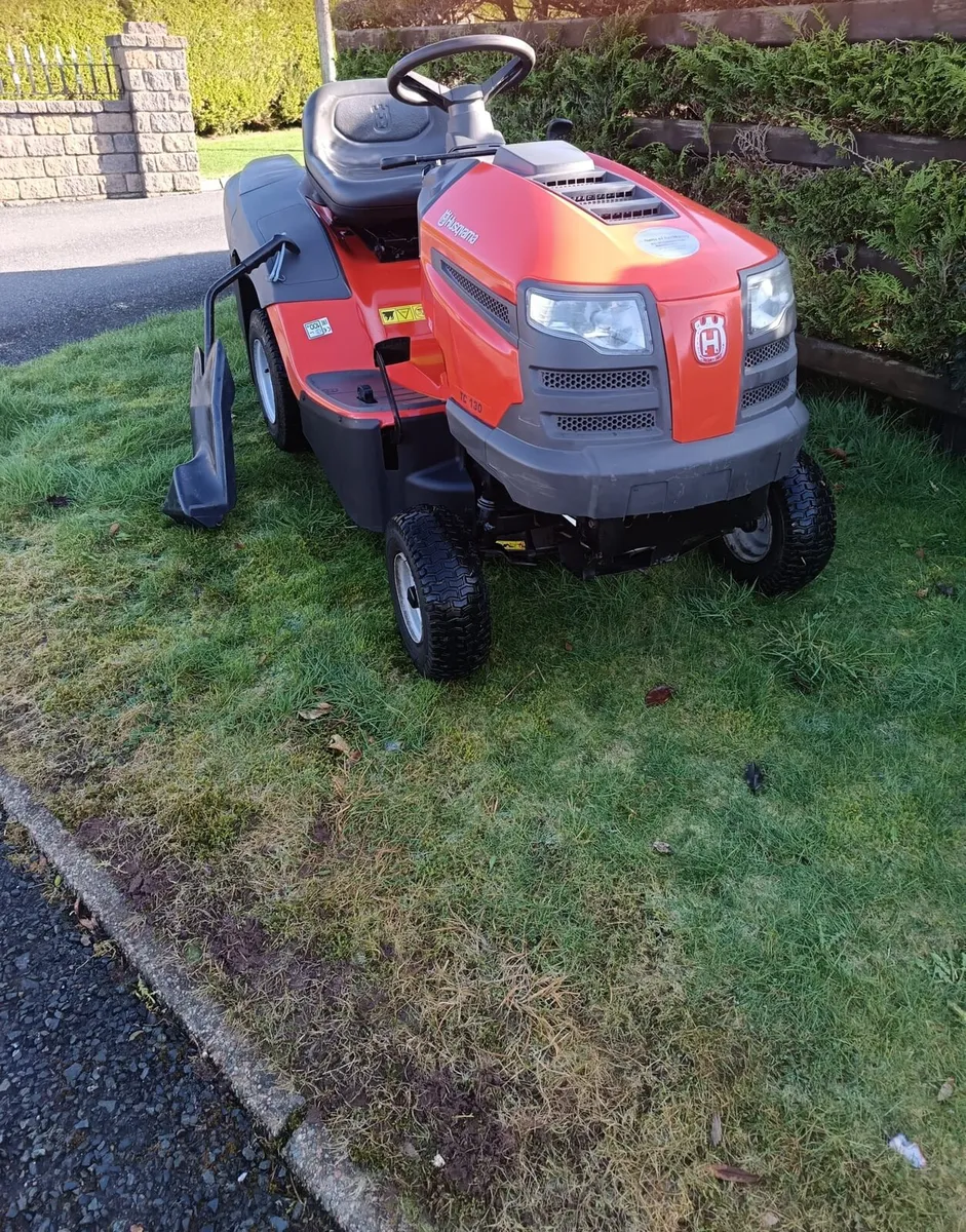 Husquvarna petrol ride on lawnmower - Image 2