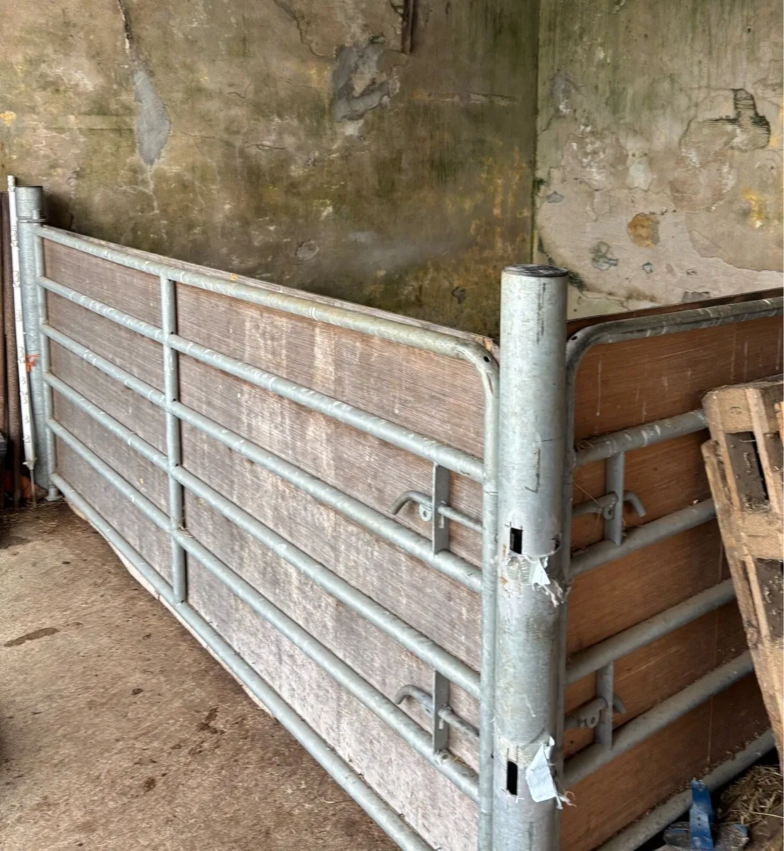 PARTITION GATES & ATTACHMENTS - Image 1