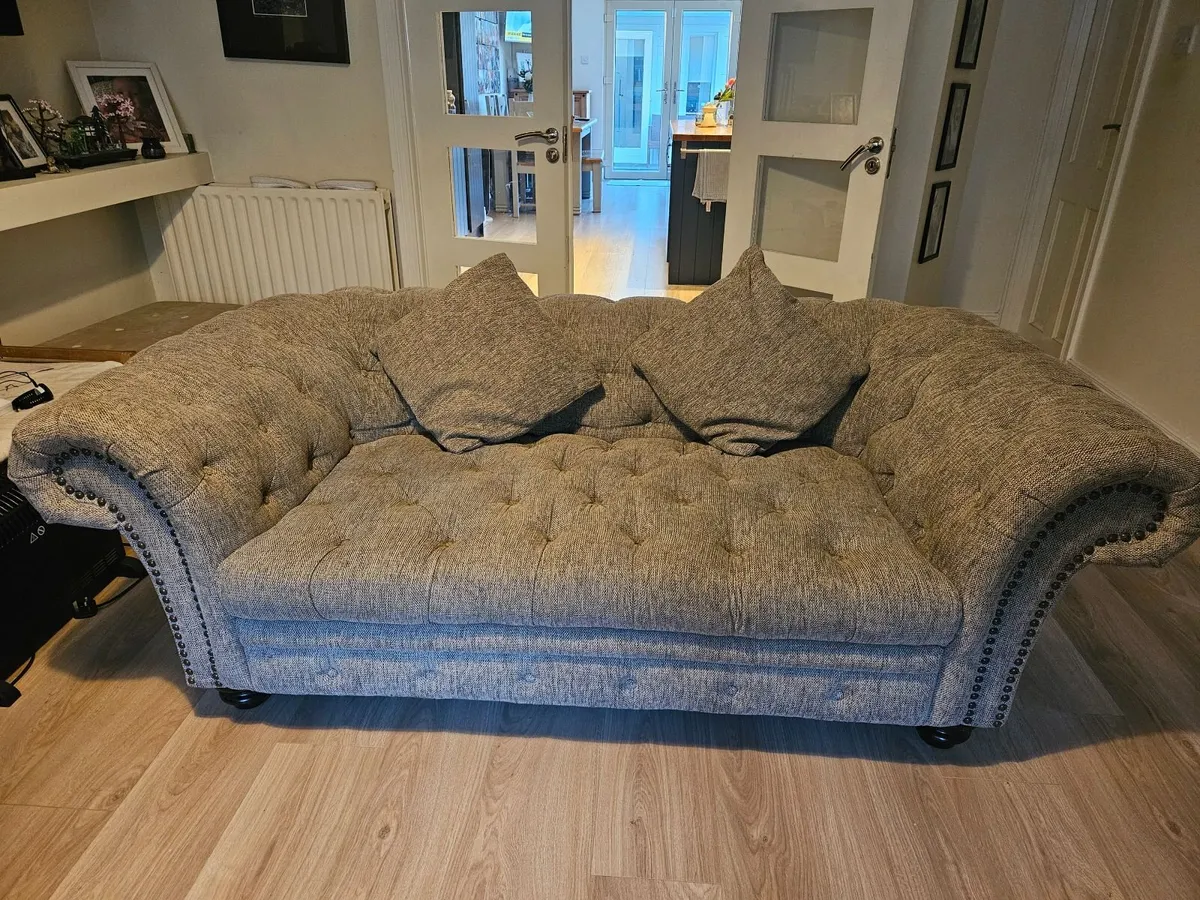 2 x Chesterfield sofa's - Image 1