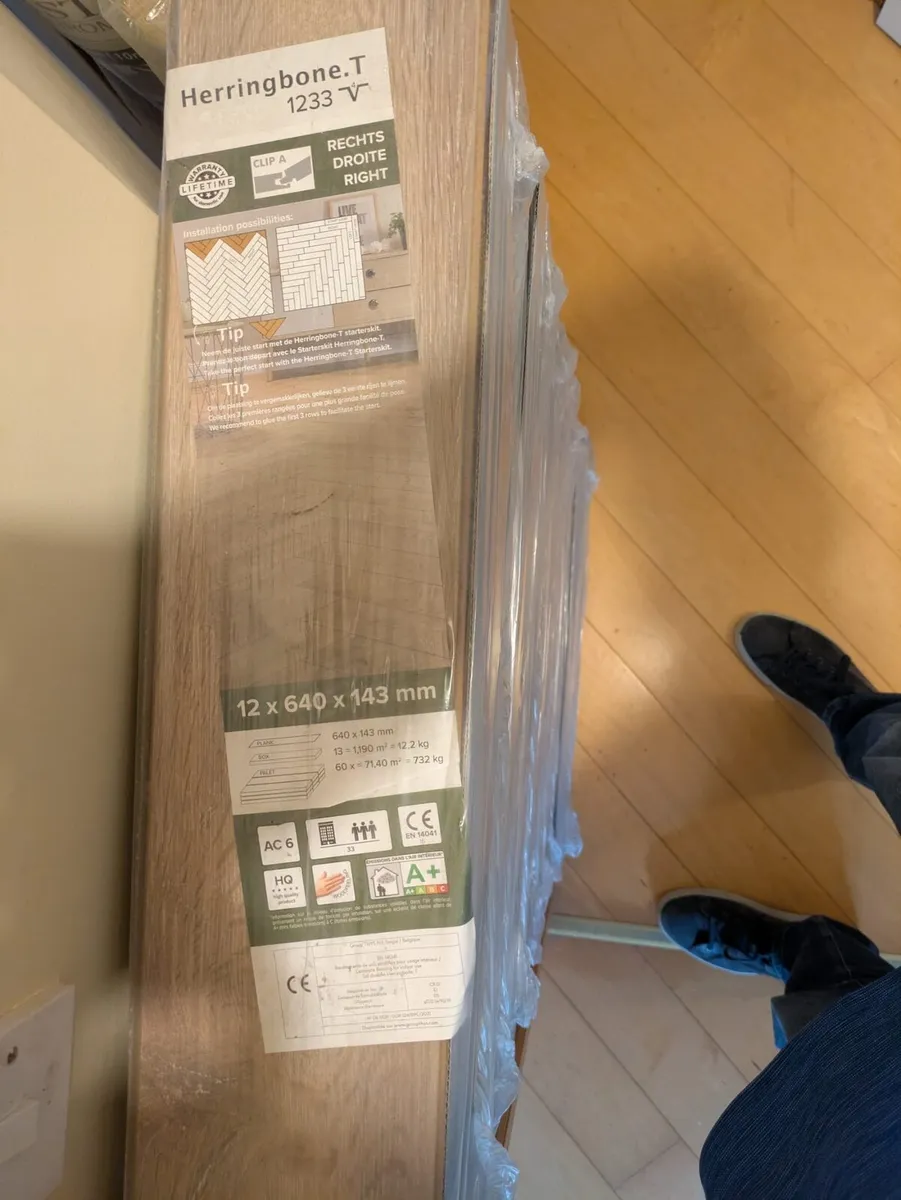 Laminate Herringbone flooring AC6 13mm - Image 1