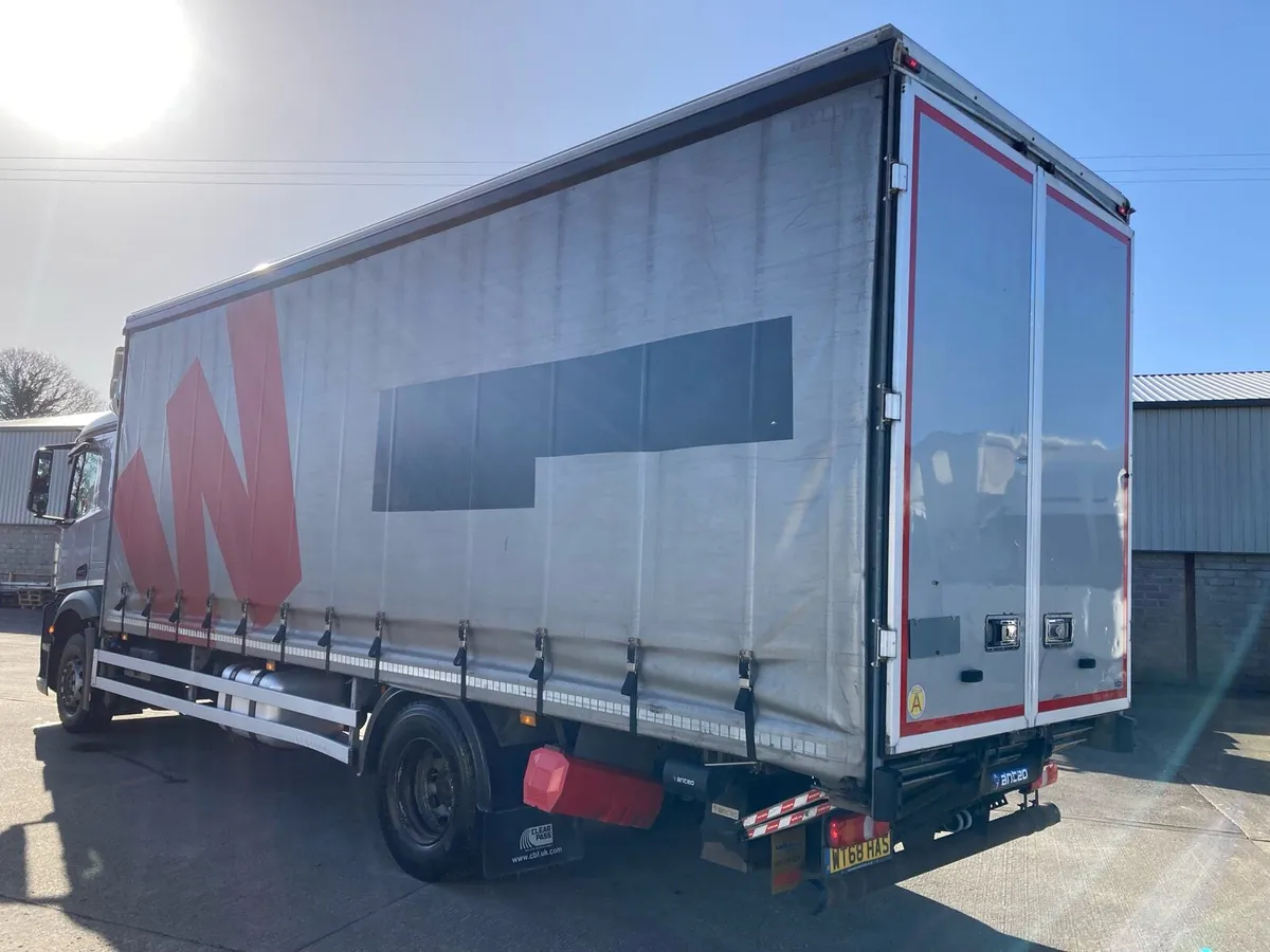 2018 Mercedes Antos 1824 curtainside - Image 3