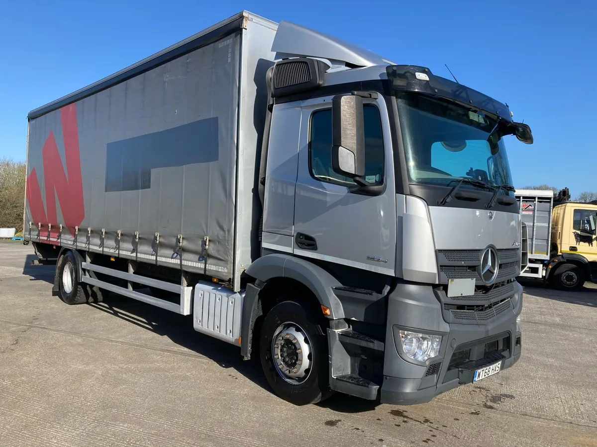 2018 Mercedes Antos 1824 curtainside - Image 1