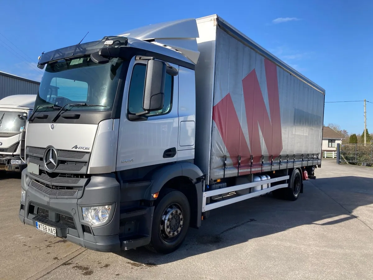 2018 Mercedes Antos 1824 curtainside - Image 2