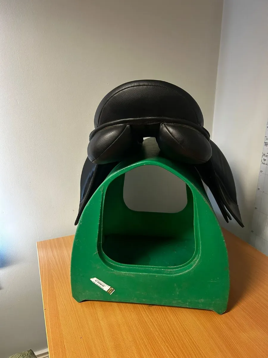 17” Saoirse GP Saddle in black - Image 4