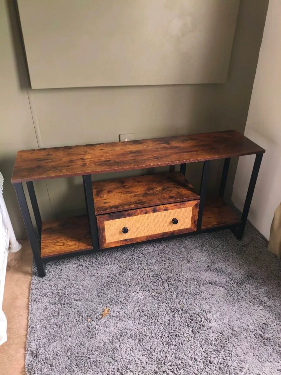 Beautiful 5 ft table new 50 Euro - Image 1