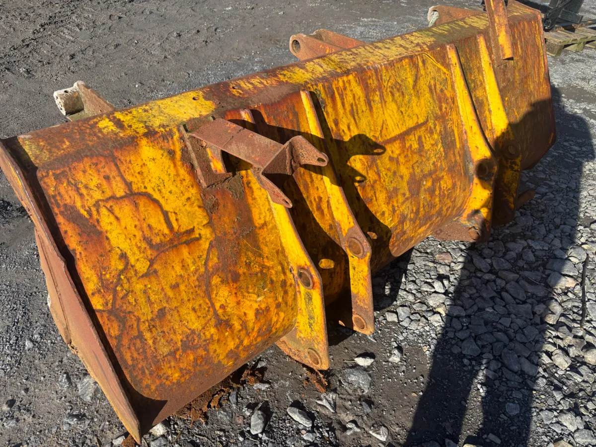 JCB 3CX Front Bucket - Image 2