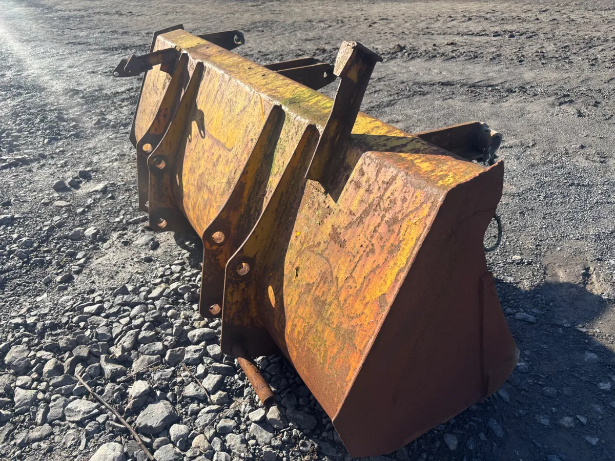 JCB 3CX Front Bucket - Image 1