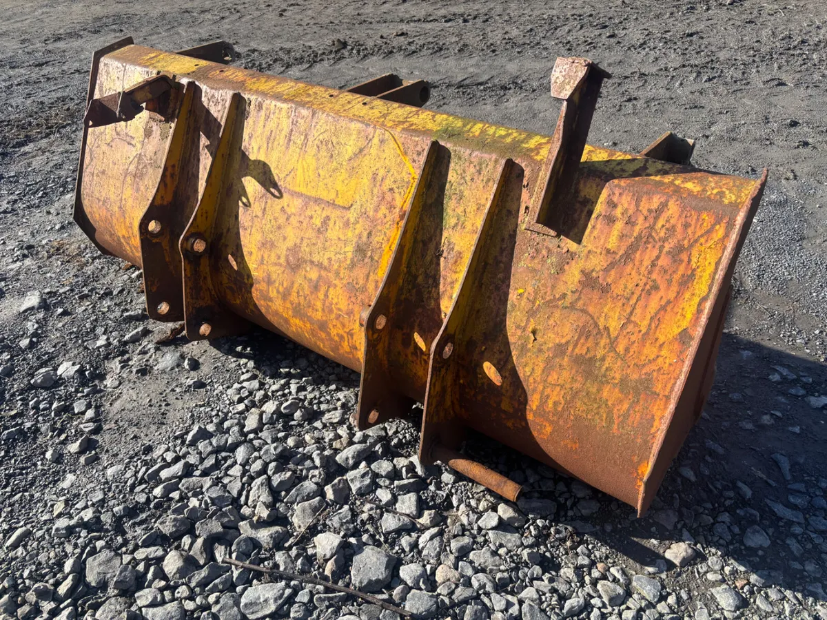 JCB 3CX Front Bucket - Image 3