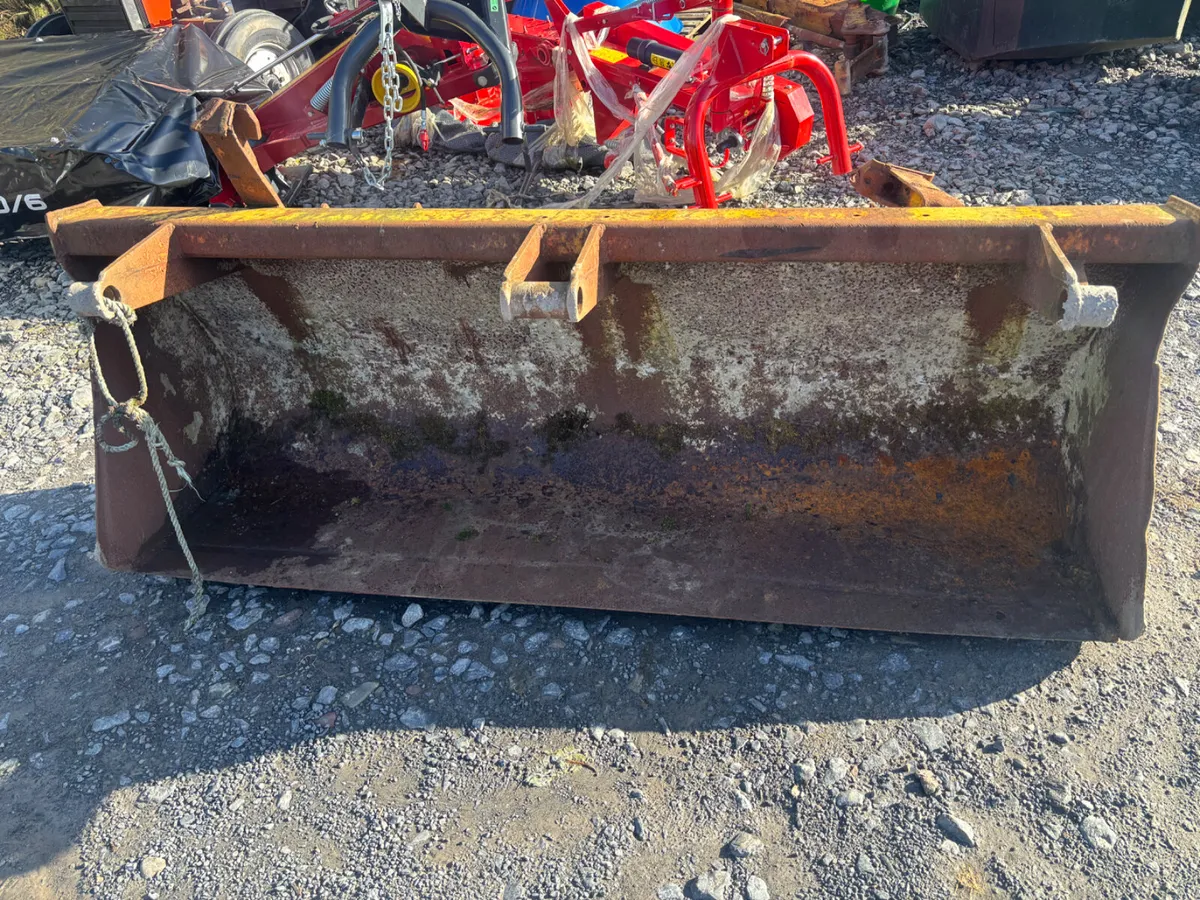 JCB 3CX Front Bucket - Image 4