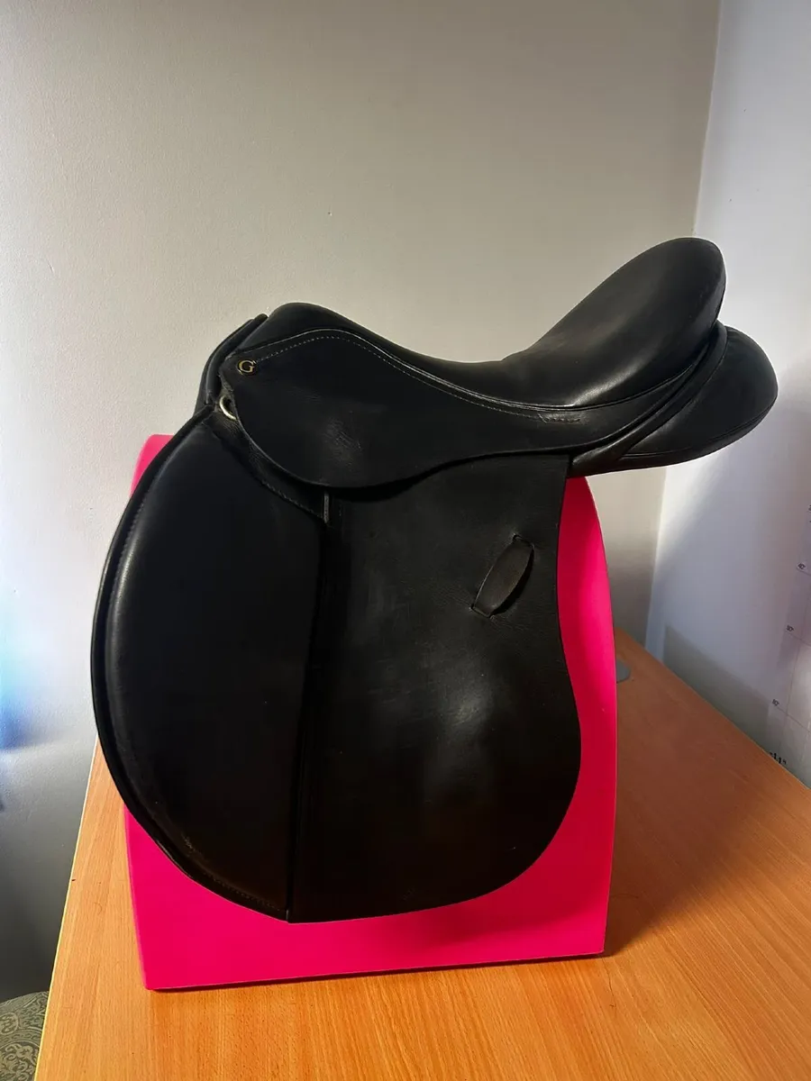 17.5 inch Goodwins Saddle €350 ono - Image 1
