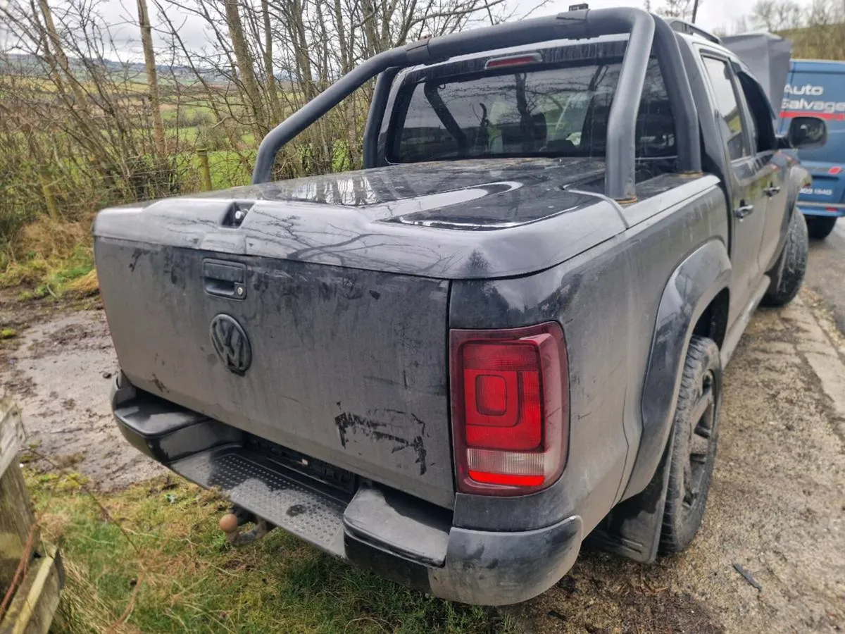 Breaking Volkswagen Amaroks - Image 3
