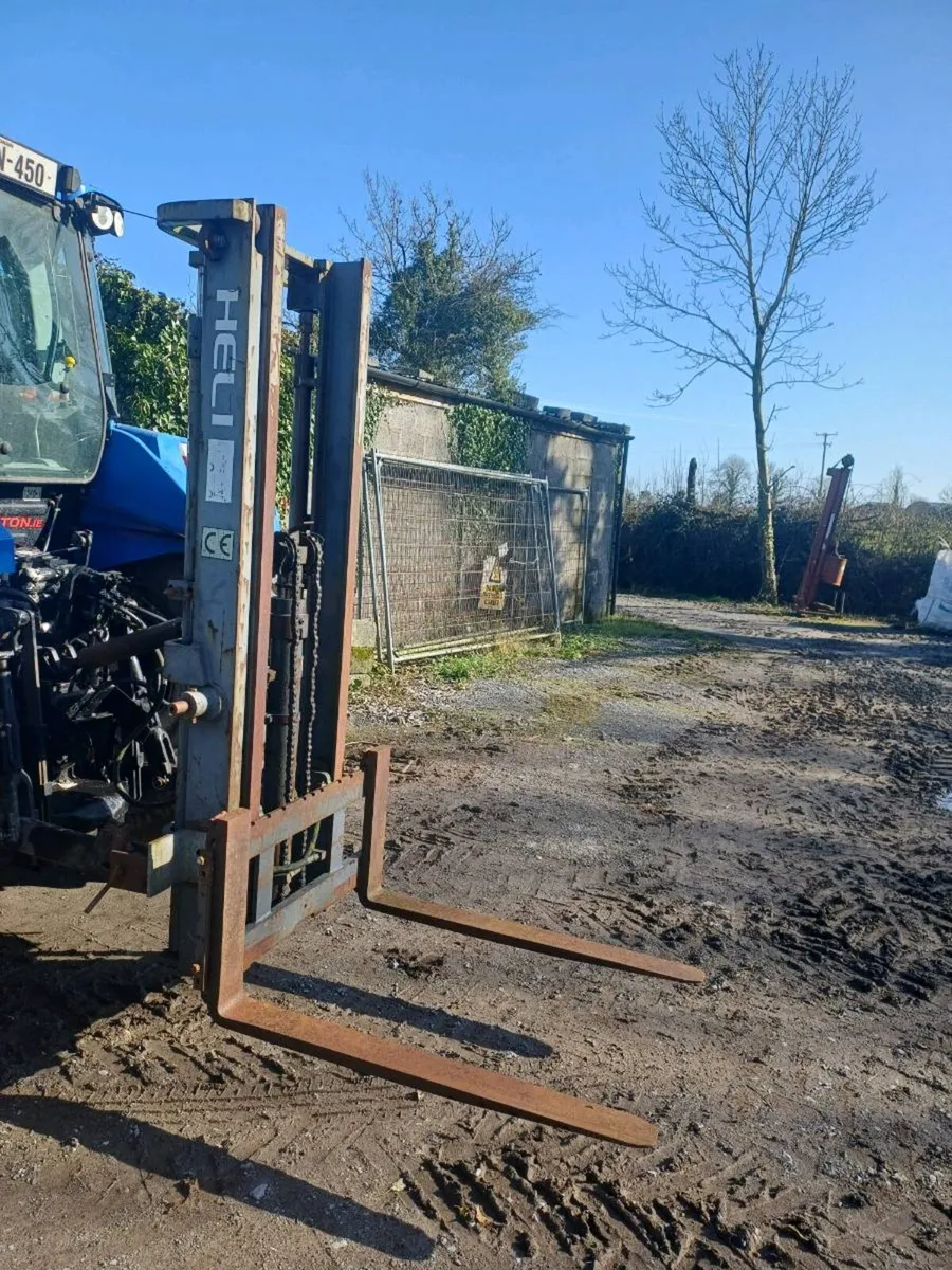 Tractor forklift - Image 1