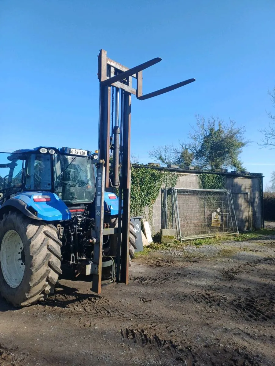 Tractor forklift - Image 4
