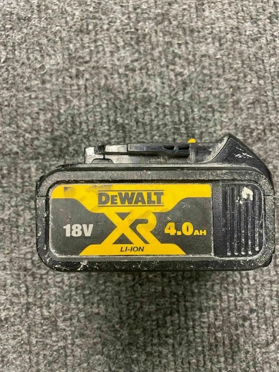 Dewalt Battery 18V 4AH - Image 1