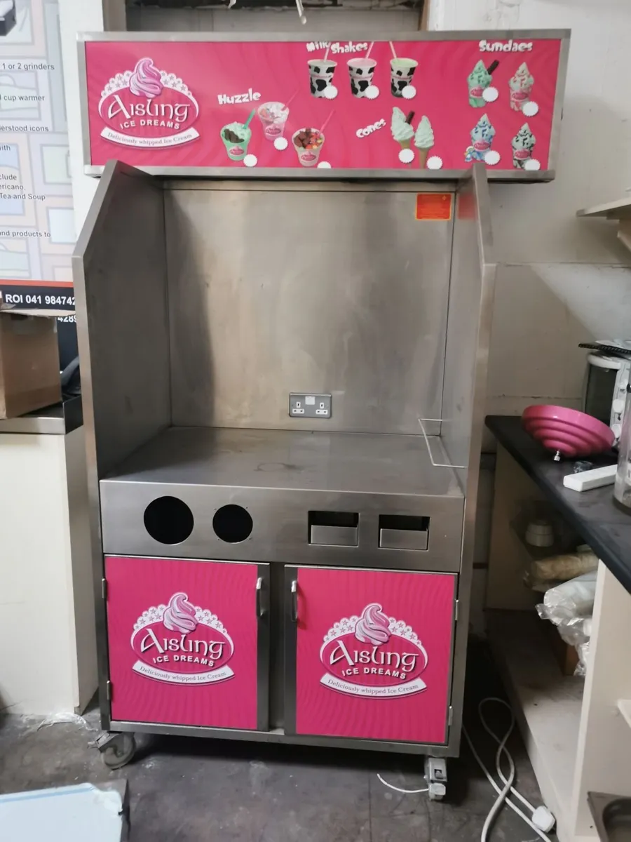 Display stands from €100 - Image 3