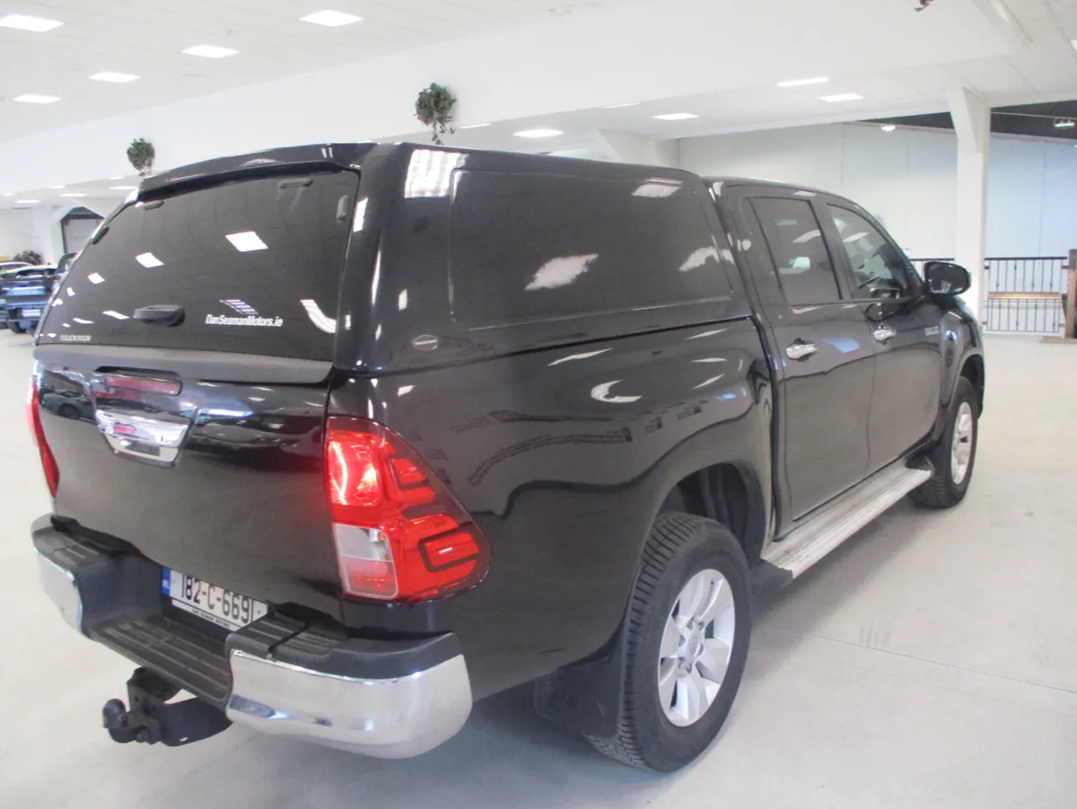 Toyota Hilux CREW CAB 4X4 2018 - Image 4